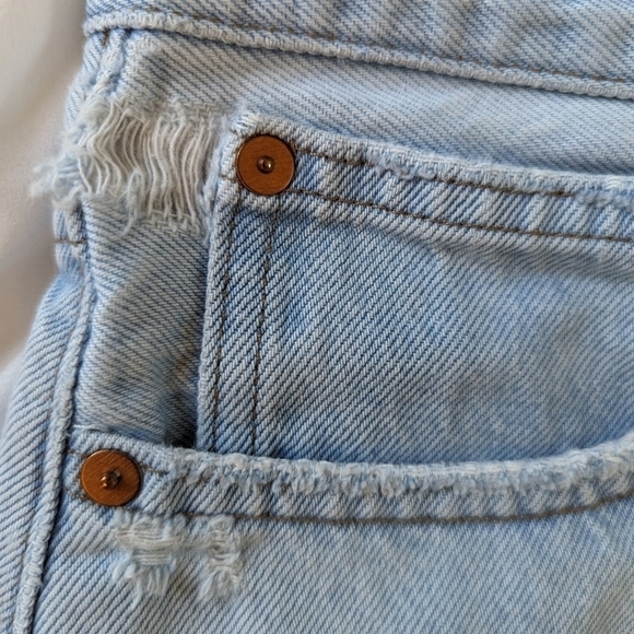 Madewell Women's Relaxed Distressed Light Wash Denim Cutoff Shorts Size 27 - Picture 8 of 10